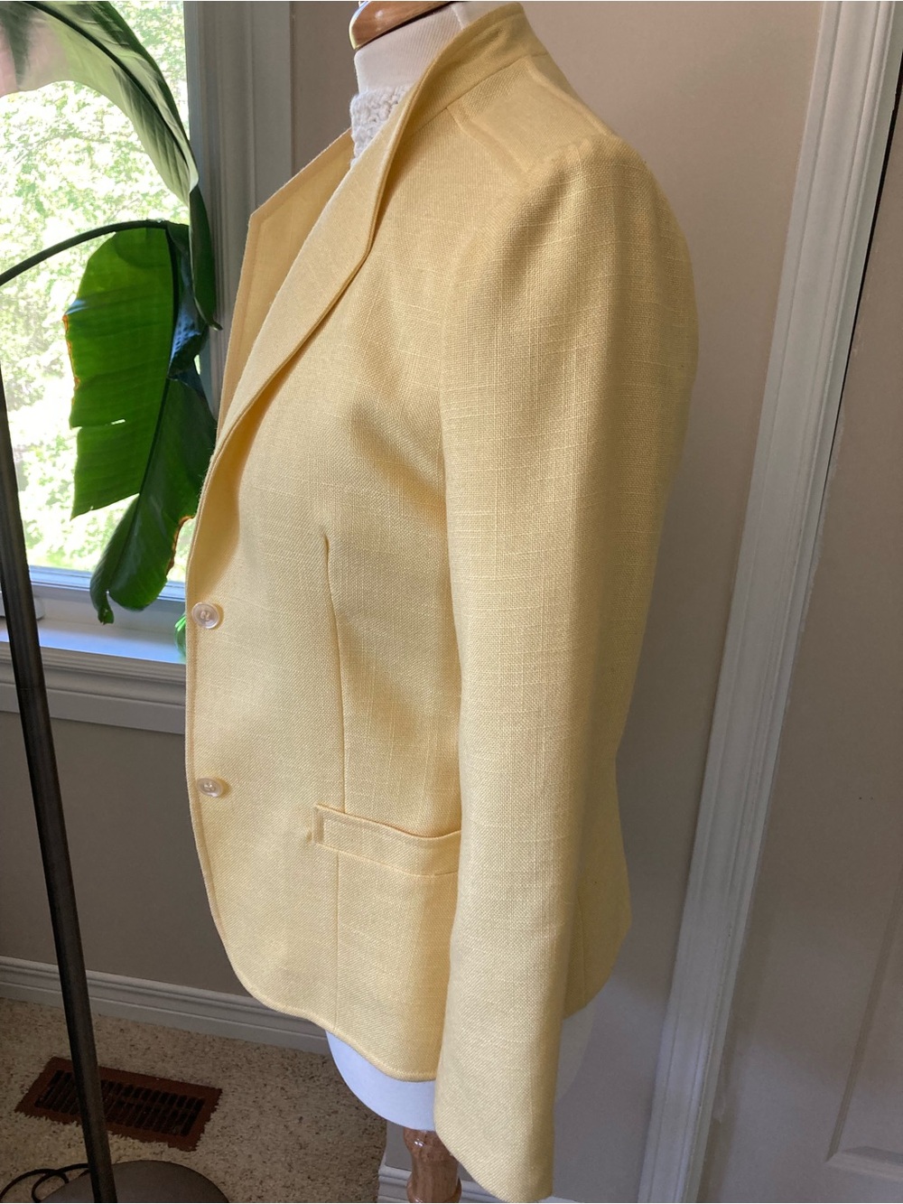 Vintage, yellow blazer - Picture 4 of 9